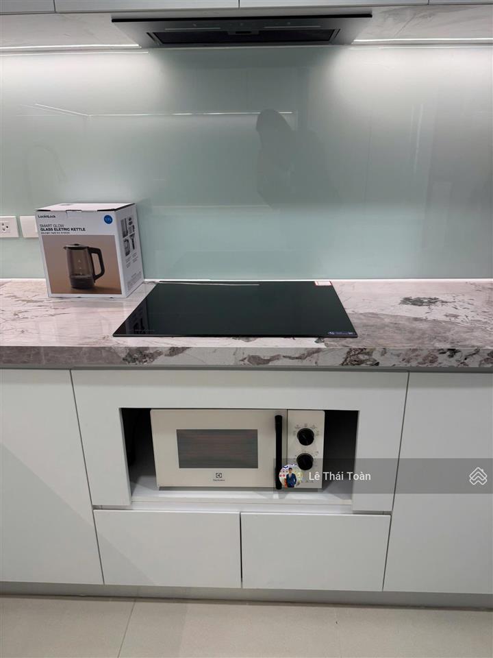 Cho thuê 2pn 2wc tầng cao view đẹp nội thất mới , xịn như hình giá 15 triệu ( bao pql )