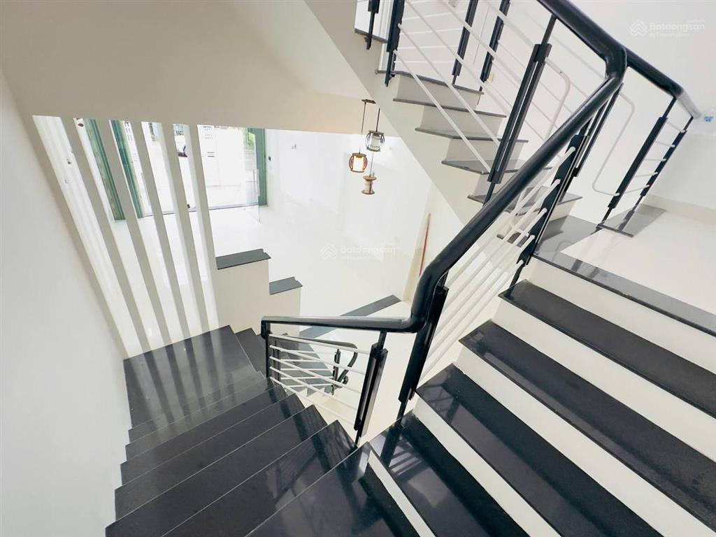 Chính chủ gửi bán nhà 3 tầng mt( kẹp view công viên) phú xuân 2.đà nẵng.