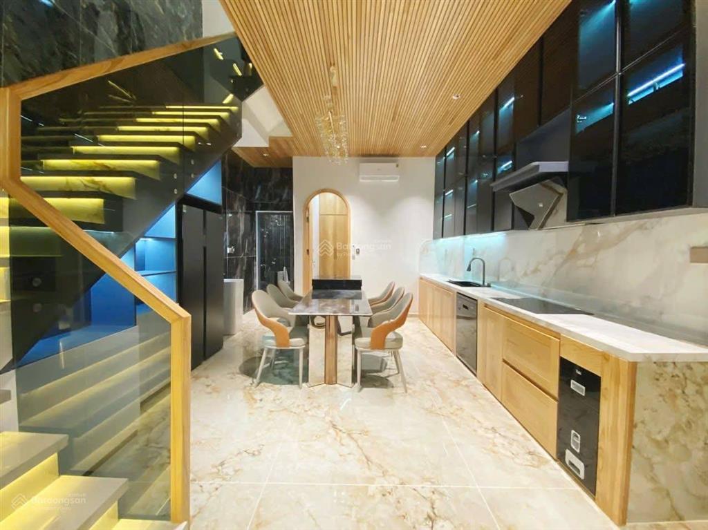 Chính chủ gửi bán nhà 3 tầng full nội thất mt đường lê thiệt.đà nẵng