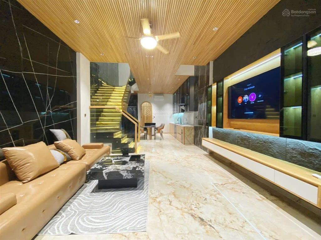 Chính chủ gửi bán nhà 3 tầng full nội thất mt đường lê thiệt.đà nẵng