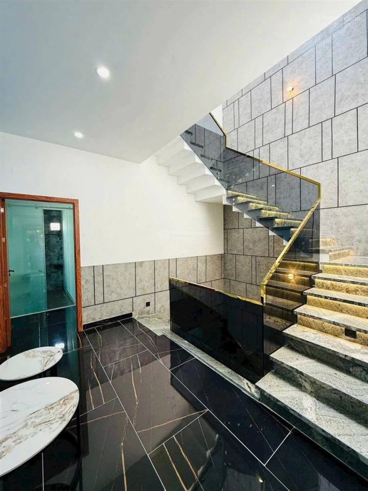 Cần bán nhà 5 tầng 1 tum mt nguyễn nhược pháp (có thang máy), đà nẵng