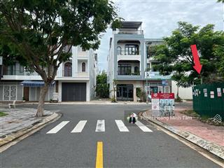 Bán lô góc 2 mặt tiền view trực diện công viên kđt lê hồng phong 1, nha trang