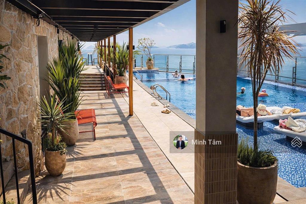 Bán căn hộ 2pn trung tâm nha trang  view biển, sổ đỏ chính chủ  dqua hotel 5 sao