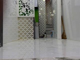 Chưa đến 2 tỷ có nhà 3 tầng 2PN CMT8 hẻm thông