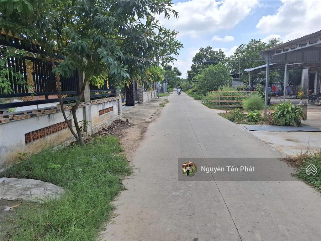 Nhà 1 trệt 1 lầu. 5 phòng ngủ, gần kcn phước đông. 2,3 tỷ