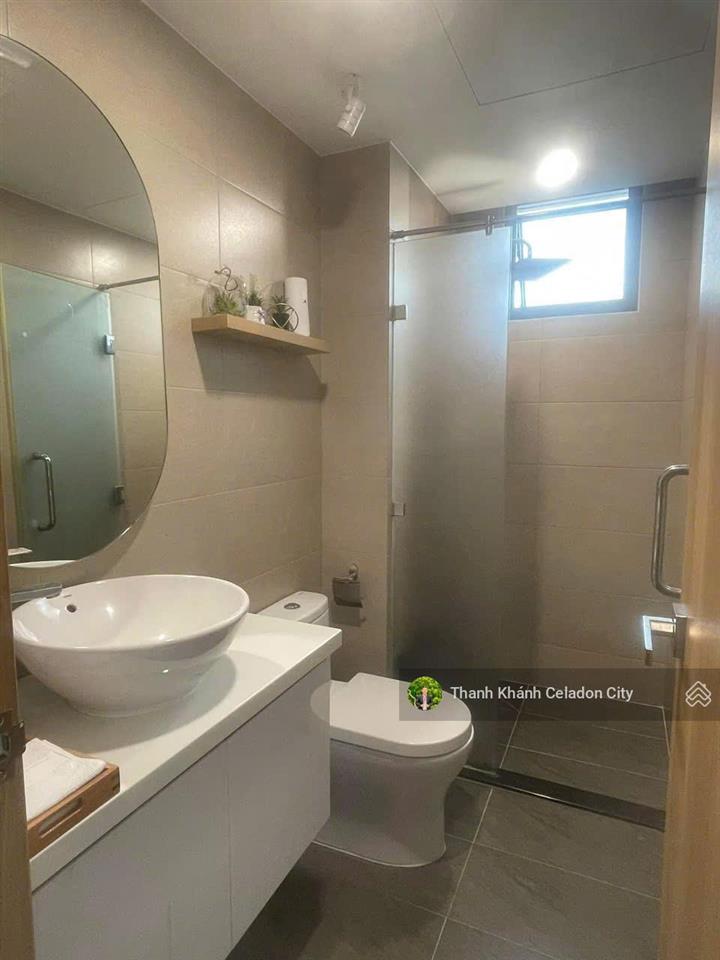 Bán gấp căn 2pn, 2wc, 1 bancon, 71m2 khu emerald celadon city tân phú, giá 5ty8 view hồ, đông nam