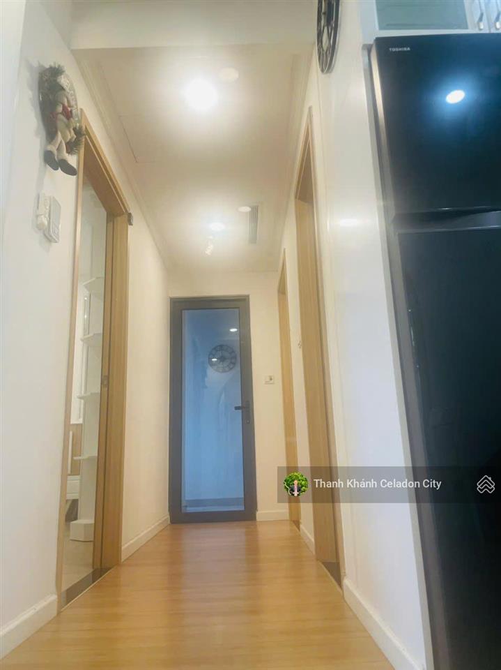 Bán gấp căn 2pn, 2wc, 1 bancon, 71m2 khu emerald celadon city tân phú, giá 5ty8 view hồ, đông nam