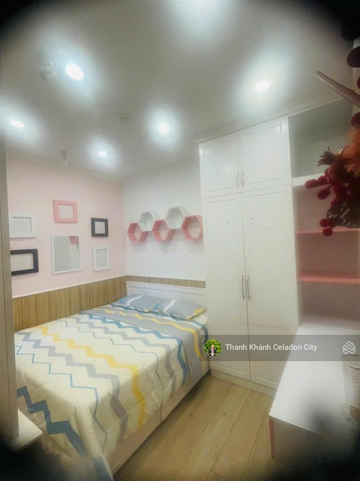 Bán gấp căn 2pn, 2wc, 1 bancon, 71m2 khu emerald celadon city tân phú, giá 5ty8 view hồ, đông nam