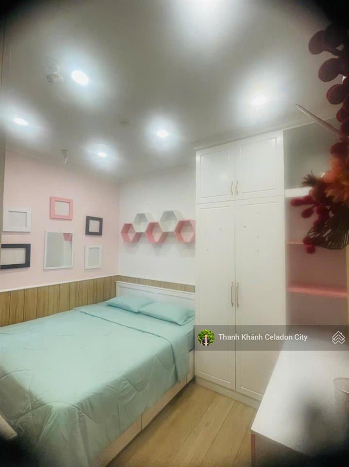 Bán gấp căn 2pn, 2wc, 1 bancon, 71m2 khu emerald celadon city tân phú, giá 5ty8 view hồ, đông nam
