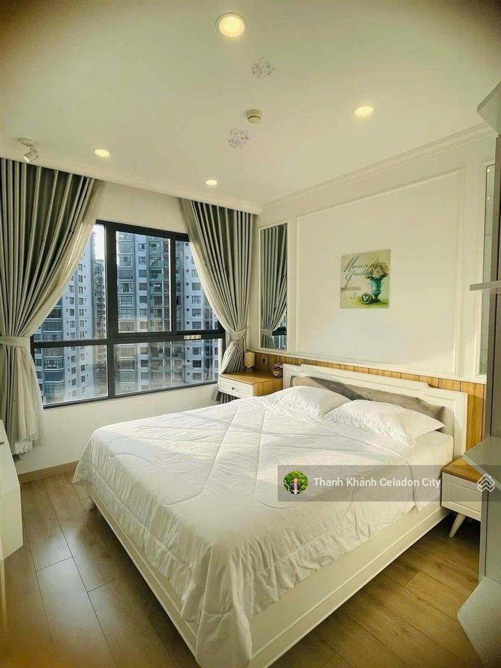 Bán gấp căn 2pn, 2wc, 1 bancon, 71m2 khu emerald celadon city tân phú, giá 5ty8 view hồ, đông nam