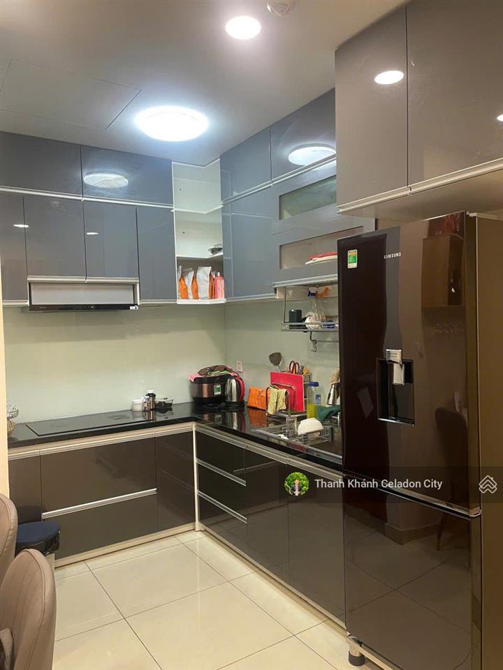 Bán gấp căn 2pn, 1wc, 1 bancon, 63m2 khu emerald celadon city tân phú, giá 5ty2 (102%), thoáng mát