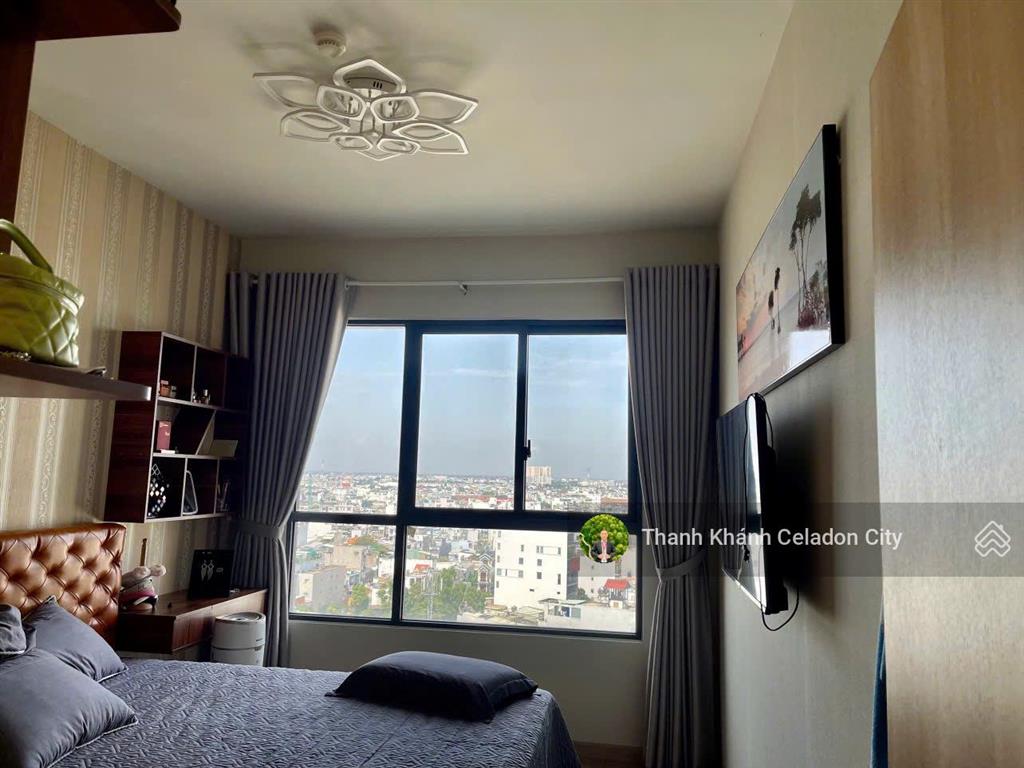 Bán gấp căn 2pn, 1wc, 1 bancon, 63m2 khu emerald celadon city tân phú, giá 5ty2 (102%), thoáng mát