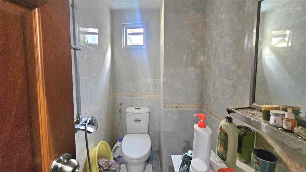 M.tiền gần chợ, đất 53m2, 1 trệt 2lầu sân thượng.