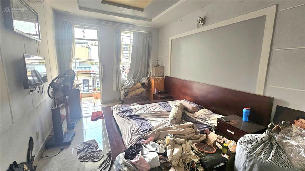 M.tiền gần chợ, đất 53m2, 1 trệt 2lầu sân thượng.