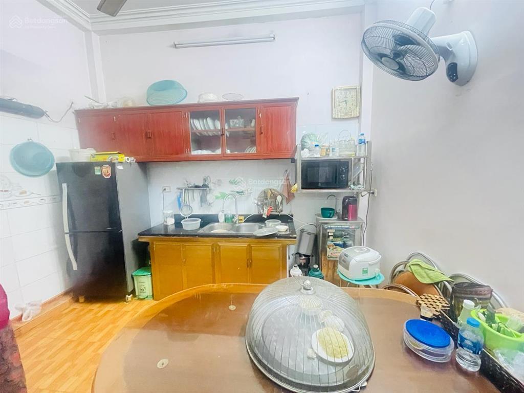 Lô góc  ô tô đỗ cửa  10m ô tô tránh  dân xây  nhà 5 tầng phan đình giót. diện tích 38,1 mét