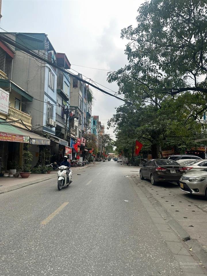 Phân lô tập thể cơ khí điện ô tô đỗ cổng nhà  cách park city lê trọng tấn 50 mét  an ninh tốt