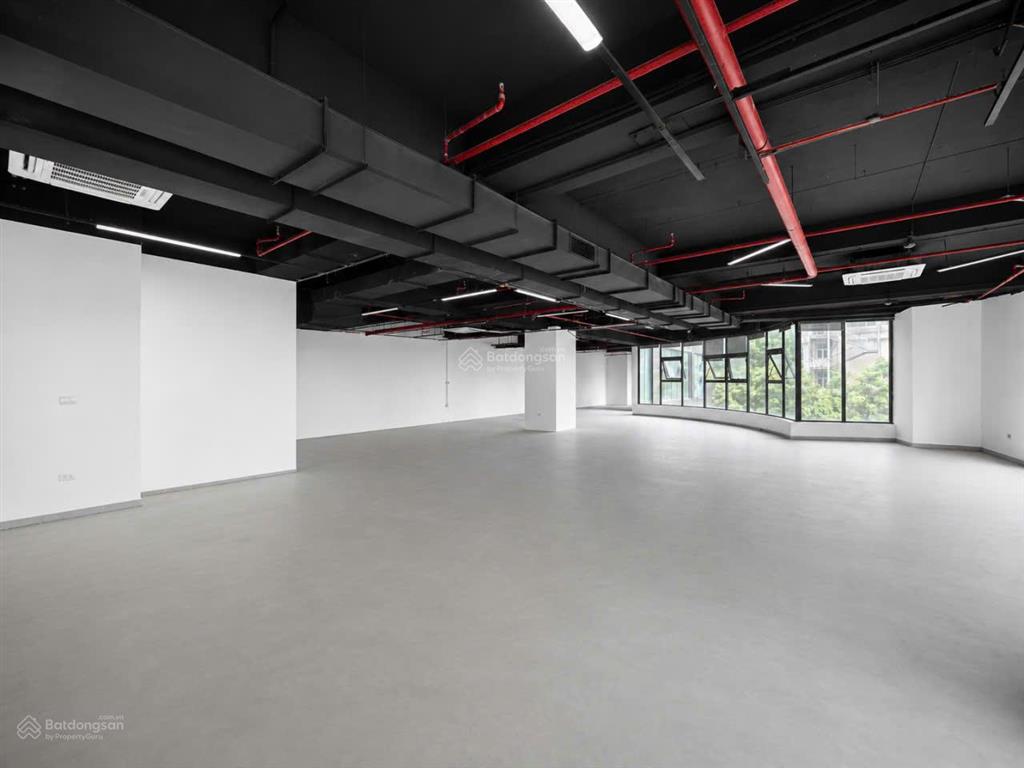 Còn sàn building hạng b tại trung tâm cầu giấy, lô góc 3 mặt thoáng full kính