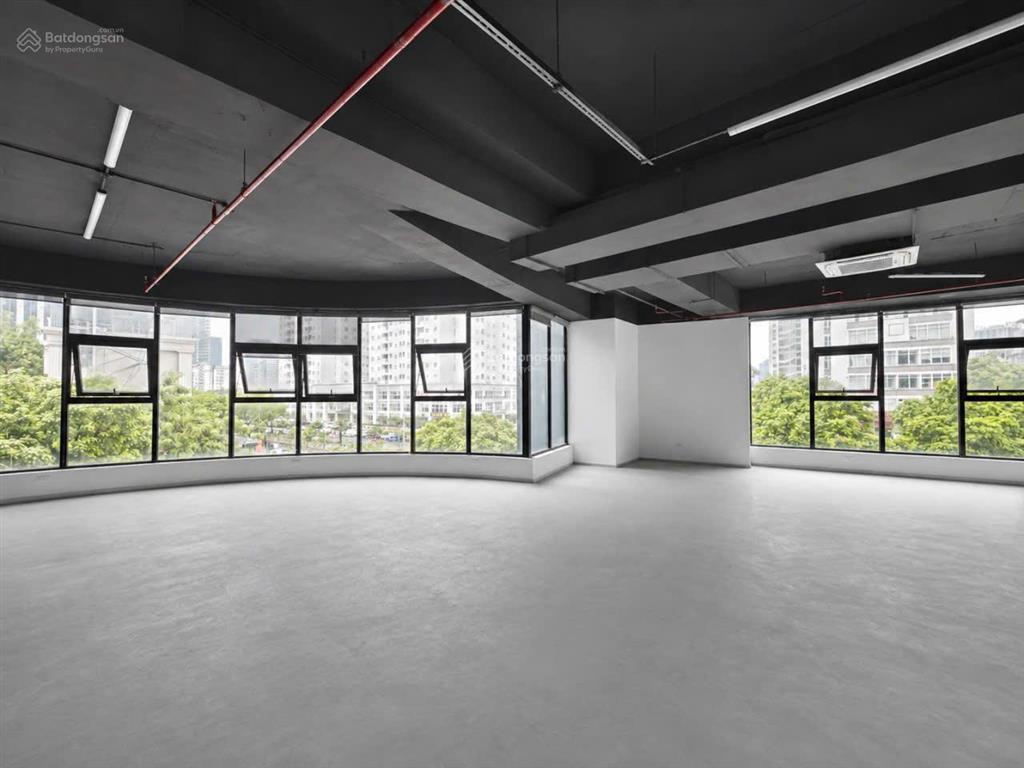 Còn sàn building hạng b tại trung tâm cầu giấy, lô góc 3 mặt thoáng full kính