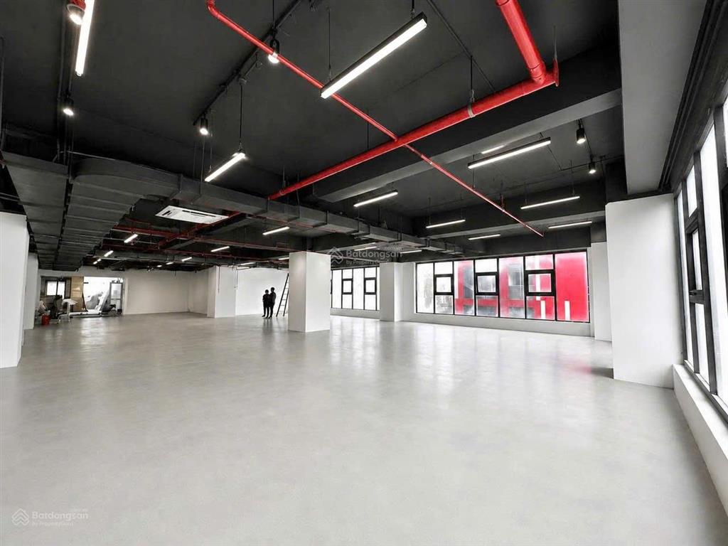 Còn sàn building hạng b tại trung tâm cầu giấy, lô góc 3 mặt thoáng full kính