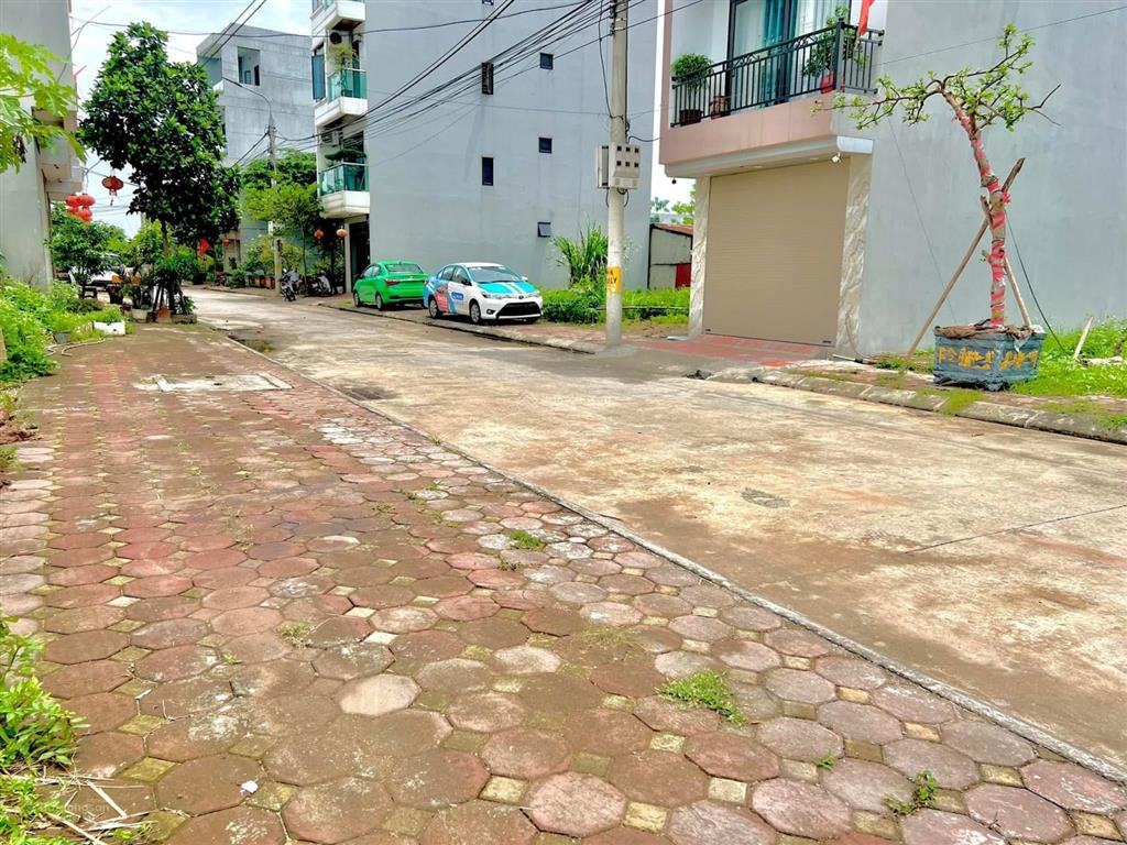 Hàng sót lại đg ô tô tránh giá hơn 5ty