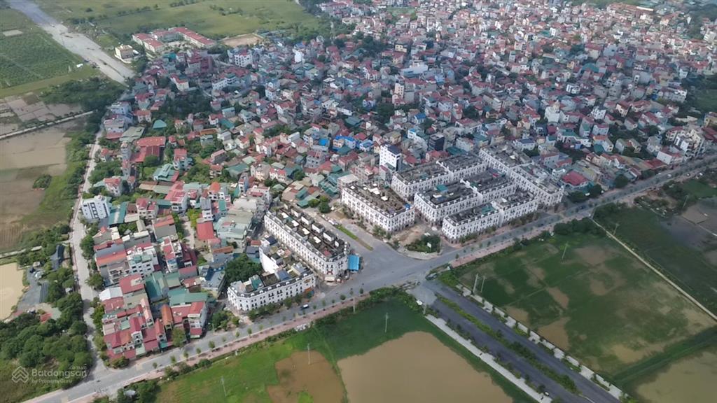 Đất liền kề mặt đường trịnh văn bô kéo dài đây. giá rẻ trong khu