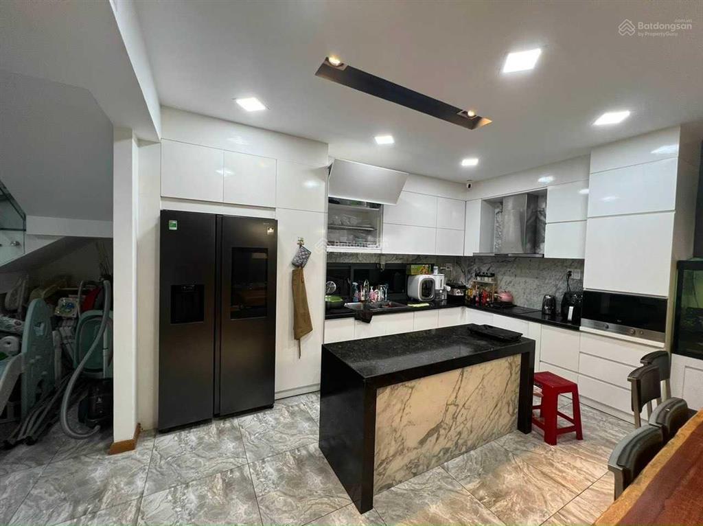 Bán nhà khu nội bộ. vào ở ngay xd 7x15m, hầm lửng 3 lầu nhà thông minh, cây cối xanh mát