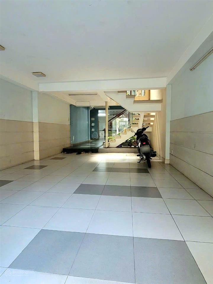 Bán nhà mặt tiền ngay trục phan đăng lưu. 5x28m, trệt 4 lầu. chỉ 23.5 tỷ tl