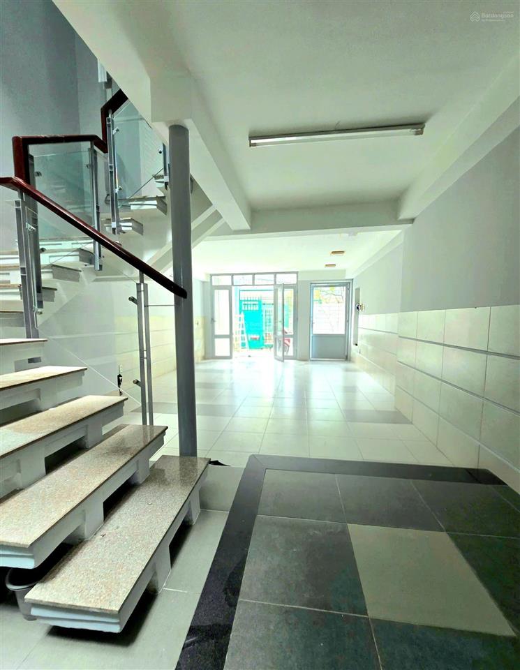 Bán nhà mặt tiền ngay trục phan đăng lưu. 5x28m, trệt 4 lầu. chỉ 23.5 tỷ tl