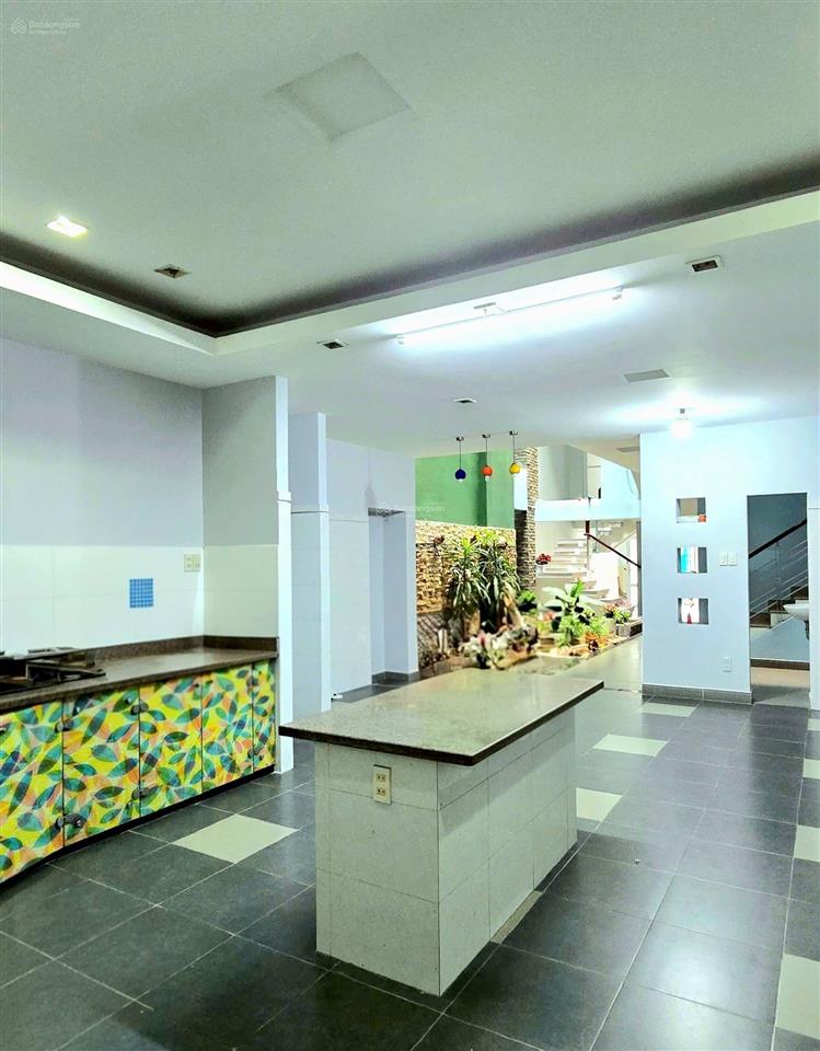Hẻm xe hơi phú nhuận, nhà ngang 6m, trung tâm, dễ thanh khoản, 15 tỷ