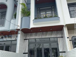 Nhà giá rẻ  không đâu bằng nhà phước hậu