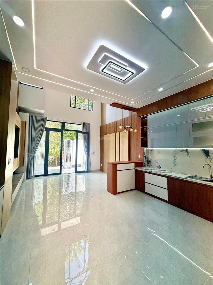 Nhà mới xây đã hoàn công  3 phòng ngủ gần chợ bình chánh