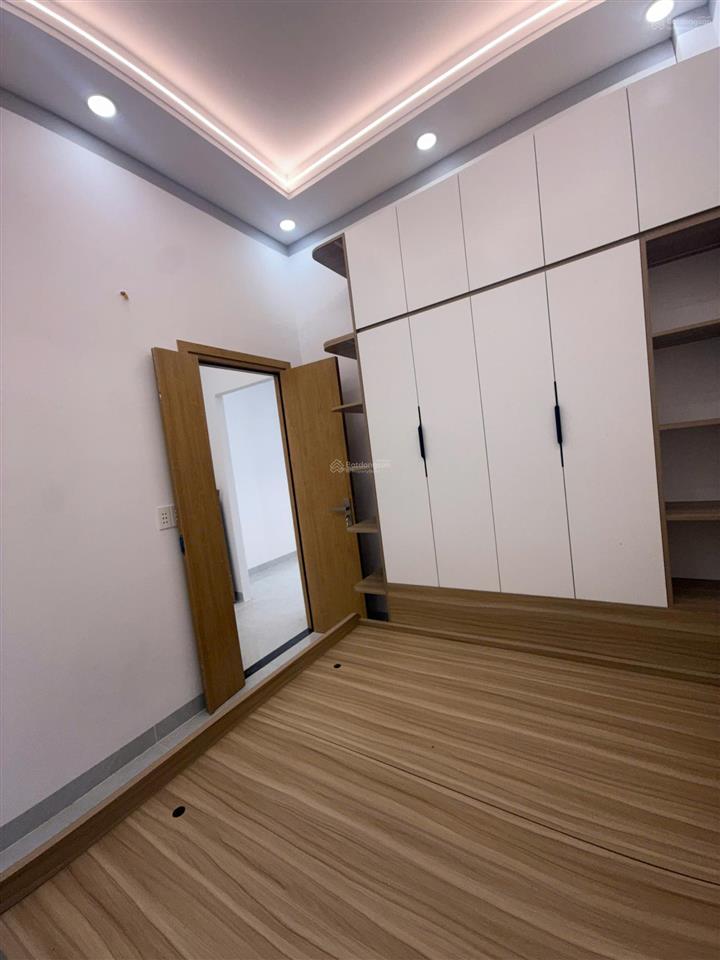 Nhà mới xây đã hoàn công  3 phòng ngủ gần chợ bình chánh