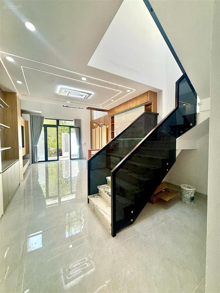 Nhà mới xây đã hoàn công  3 phòng ngủ gần chợ bình chánh