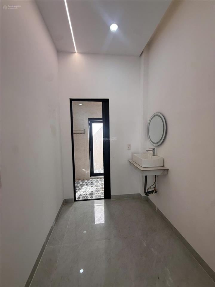 Nhà mới xây đã hoàn công  3 phòng ngủ gần chợ bình chánh