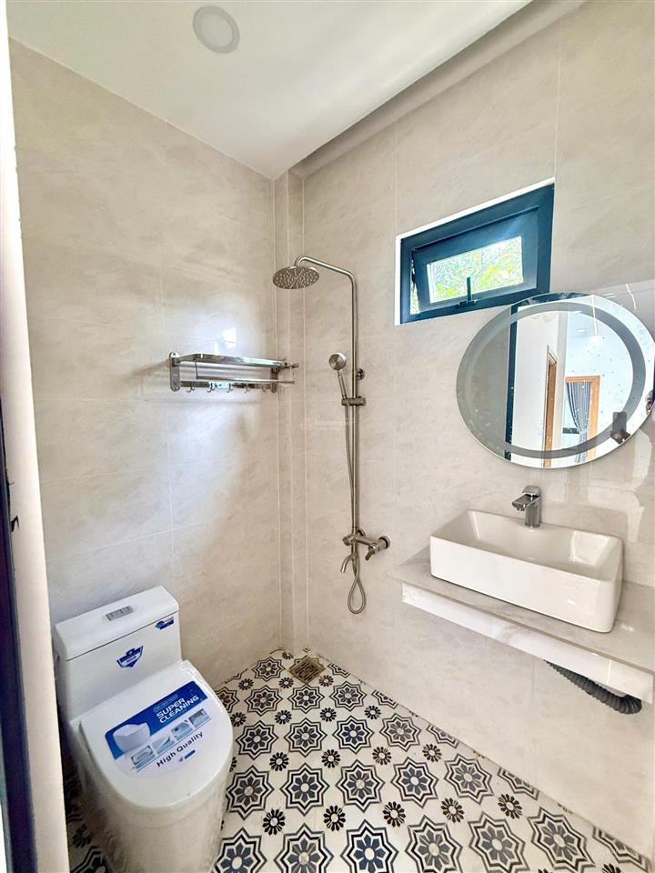 Nhà mới xây đã hoàn công  3 phòng ngủ gần chợ bình chánh