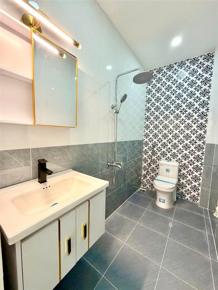 Nhà mới hoàn thiện mặt tiền lê thị tám dọn vào ở ngay