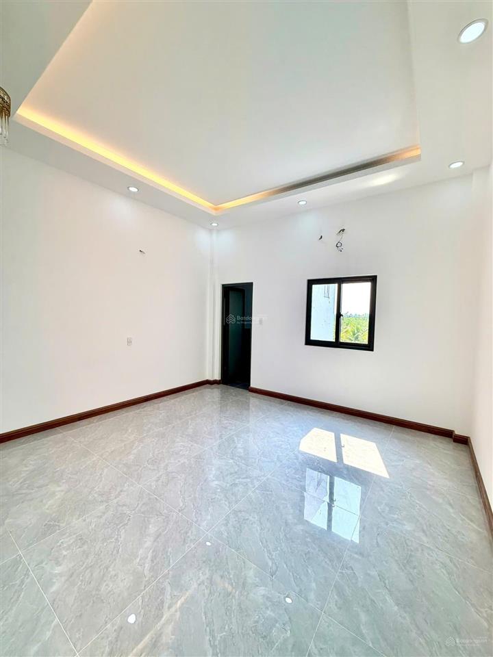 Nhà mới hoàn thiện mặt tiền lê thị tám dọn vào ở ngay