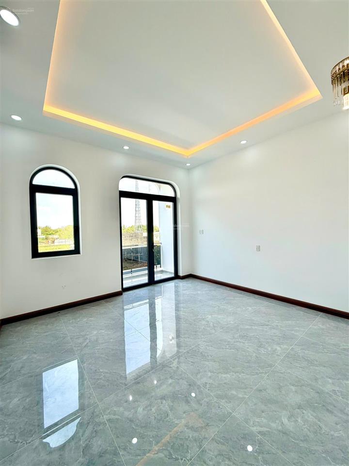 Nhà mới hoàn thiện mặt tiền lê thị tám dọn vào ở ngay