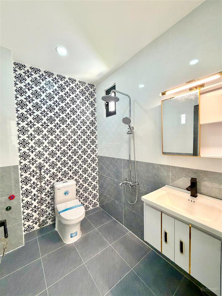 Nhà mới hoàn thiện mặt tiền lê thị tám dọn vào ở ngay