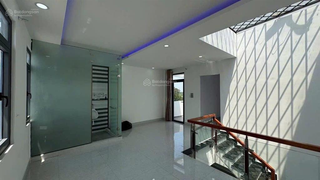 Nhà trục đường chính gần cổng kđt 5 sao 2  five star eco city