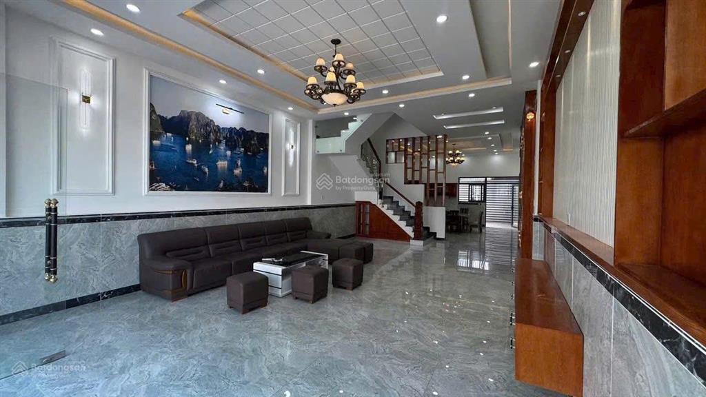 Nhà trục đường chính gần cổng kđt 5 sao 2  five star eco city