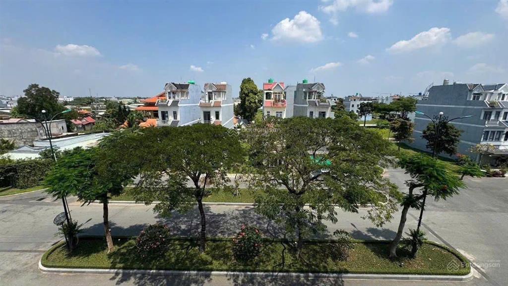 Nhà trục đường chính gần cổng kđt 5 sao 2  five star eco city
