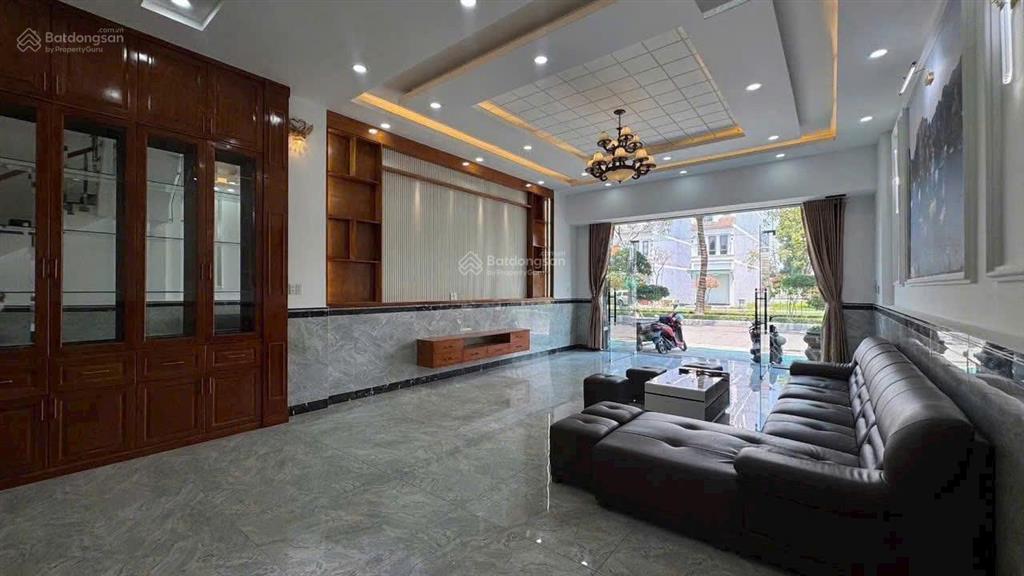 Nhà trục đường chính gần cổng kđt 5 sao 2  five star eco city