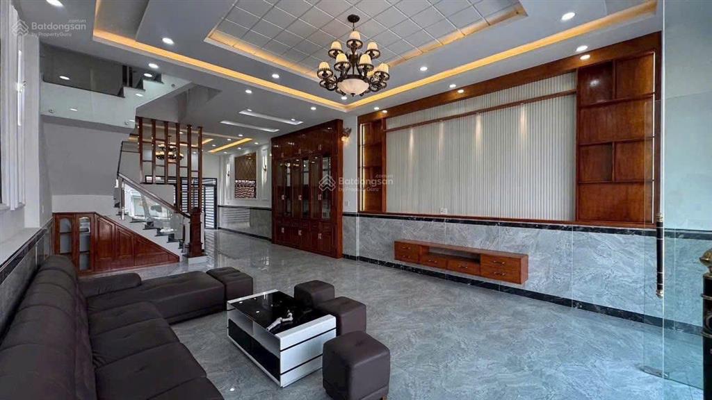 Nhà trục đường chính gần cổng kđt 5 sao 2  five star eco city