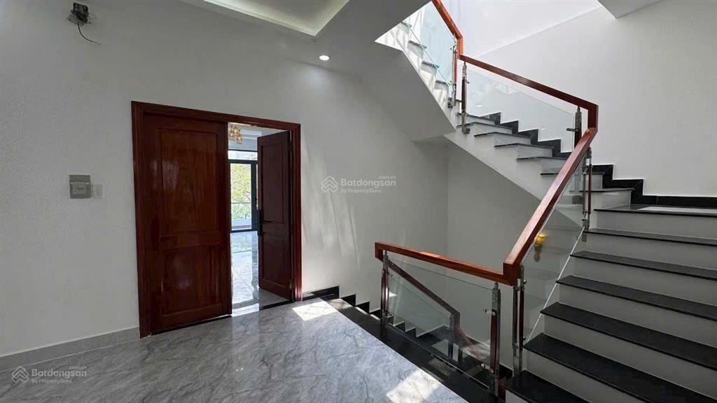 Nhà trục đường chính gần cổng kđt 5 sao 2  five star eco city