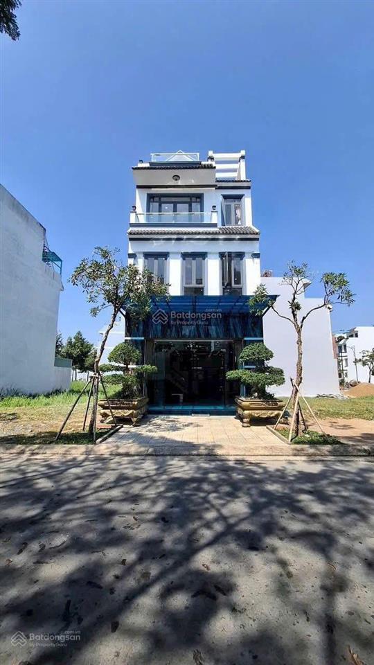 Nhà trục đường chính gần cổng kđt 5 sao 2  five star eco city