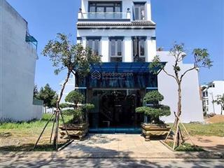 Nhà trục đường chính gần cổng kđt 5 sao 2  five star eco city