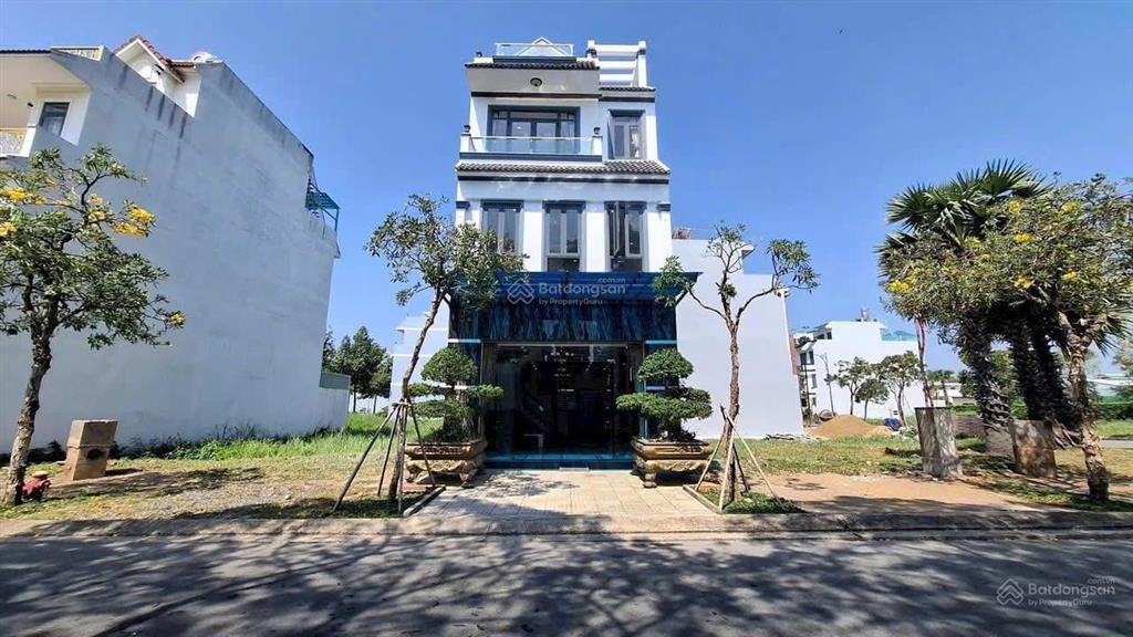 Nhà trục đường chính gần cổng kđt 5 sao 2  five star eco city