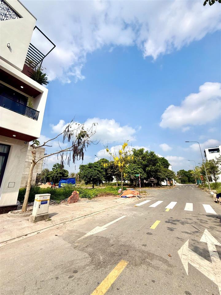 Nhà mới the sol city gần công viên giá rẻ 4,5 tỷ