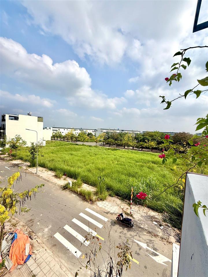 Nhà mới the sol city gần công viên giá rẻ 4,5 tỷ